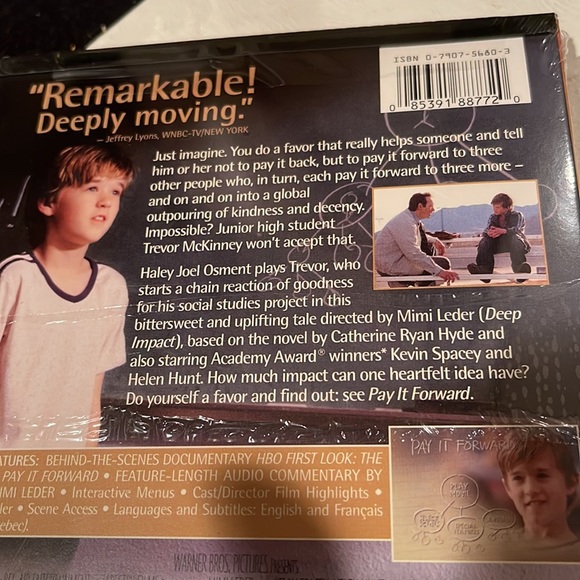 New DVD “Pay It Forward” With Sppacey, Hunt, and Haley Joel Osment - Picture 2 of 3